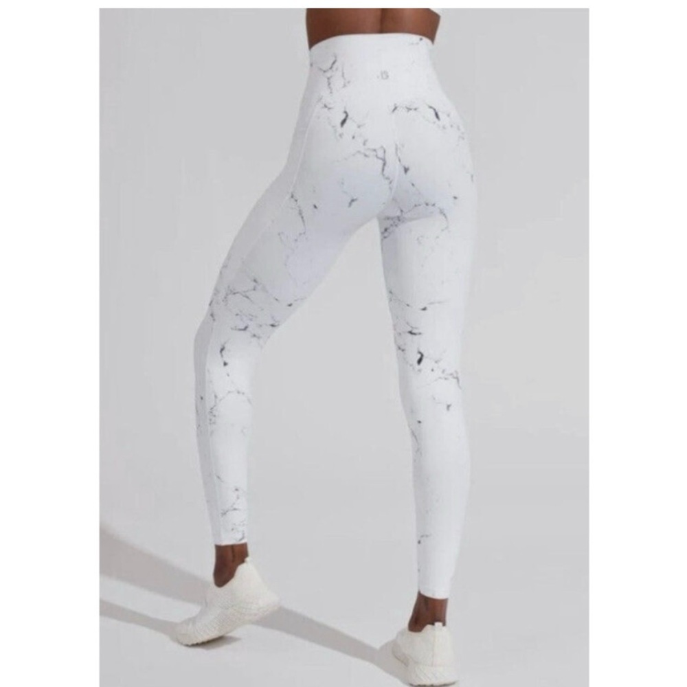 BuffBunny Marble White Leggings - NWT - Size Large